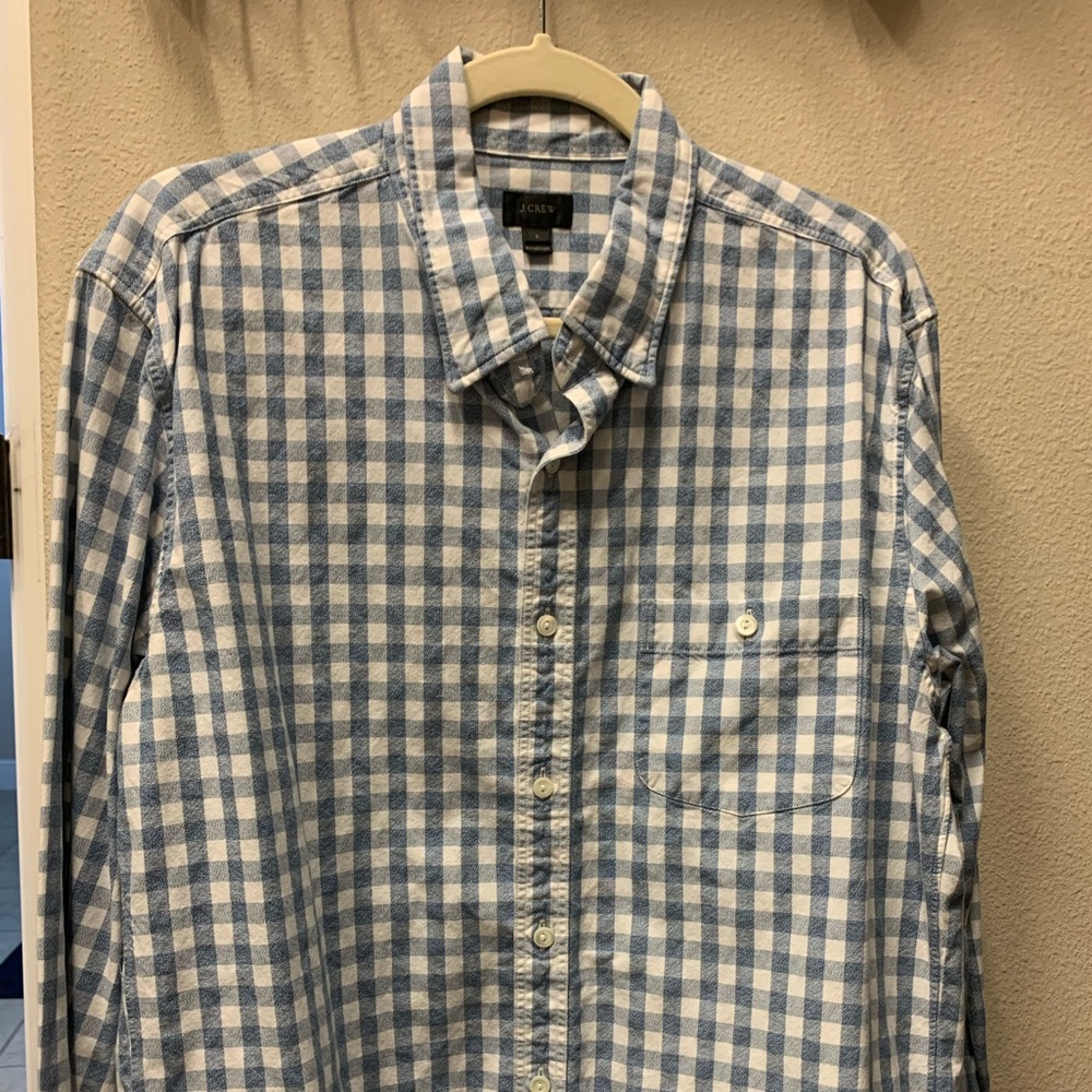 Beautiful and Soft Men’s J Crew Button Down Size L